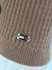 Tommy Hilfiger top met V-hals. Maat M. Camel.