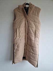 Boohoo lange bodywarmer. Maat L. Beige.