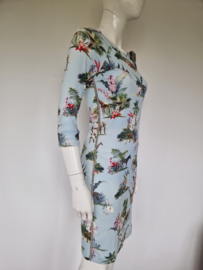 Marc Cain Spirit of Love Safari Jurk Lichtblauw. Maat 36/38