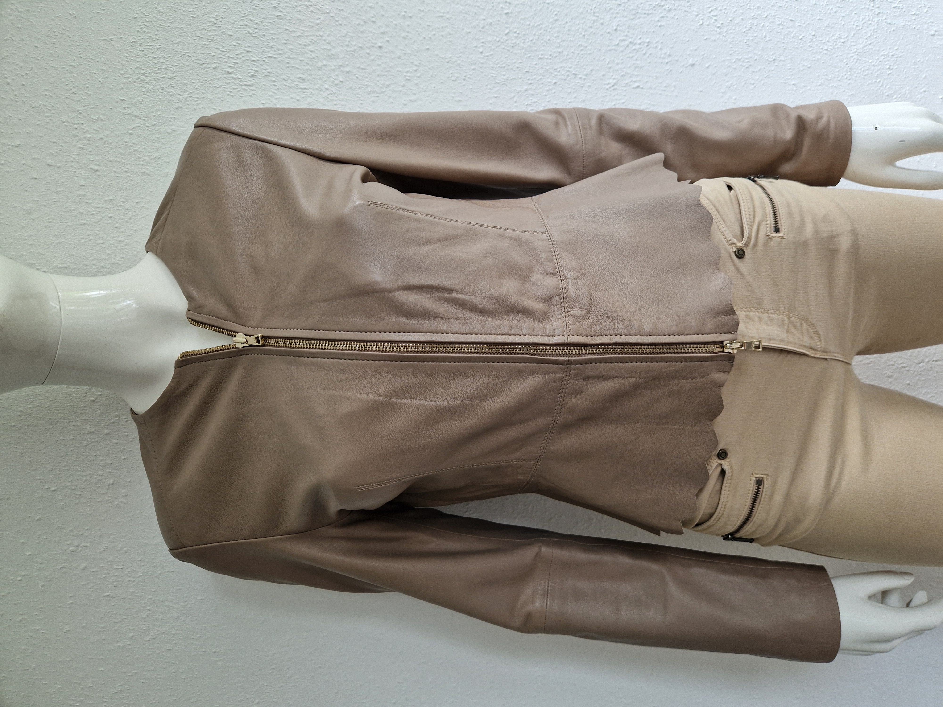 Ibana leren jasje met schulprand. Maat 36/38, Taupe.