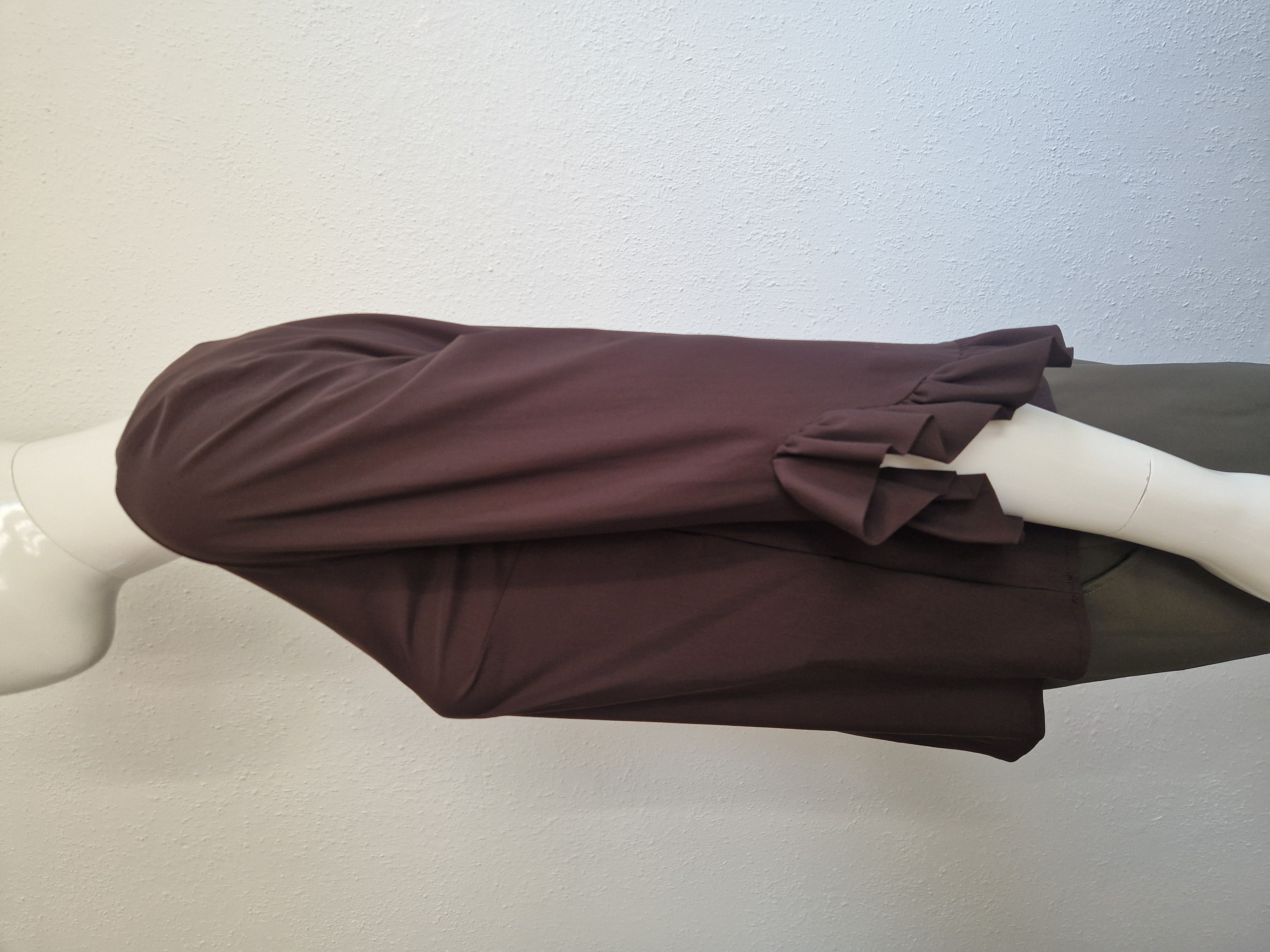 Studio Anneloes top met roezels. Maat L. Bruin.