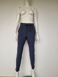 Studio Anneloes pantalon. Maat M. Grijs/travelstof