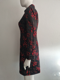 Vanilia jurk. Maat 38, Zwart/rood jacquard bloemmotief
