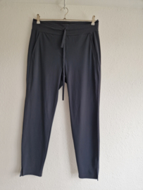 Studio Anneloes pantalon. Maat M. Grijs/travelstof