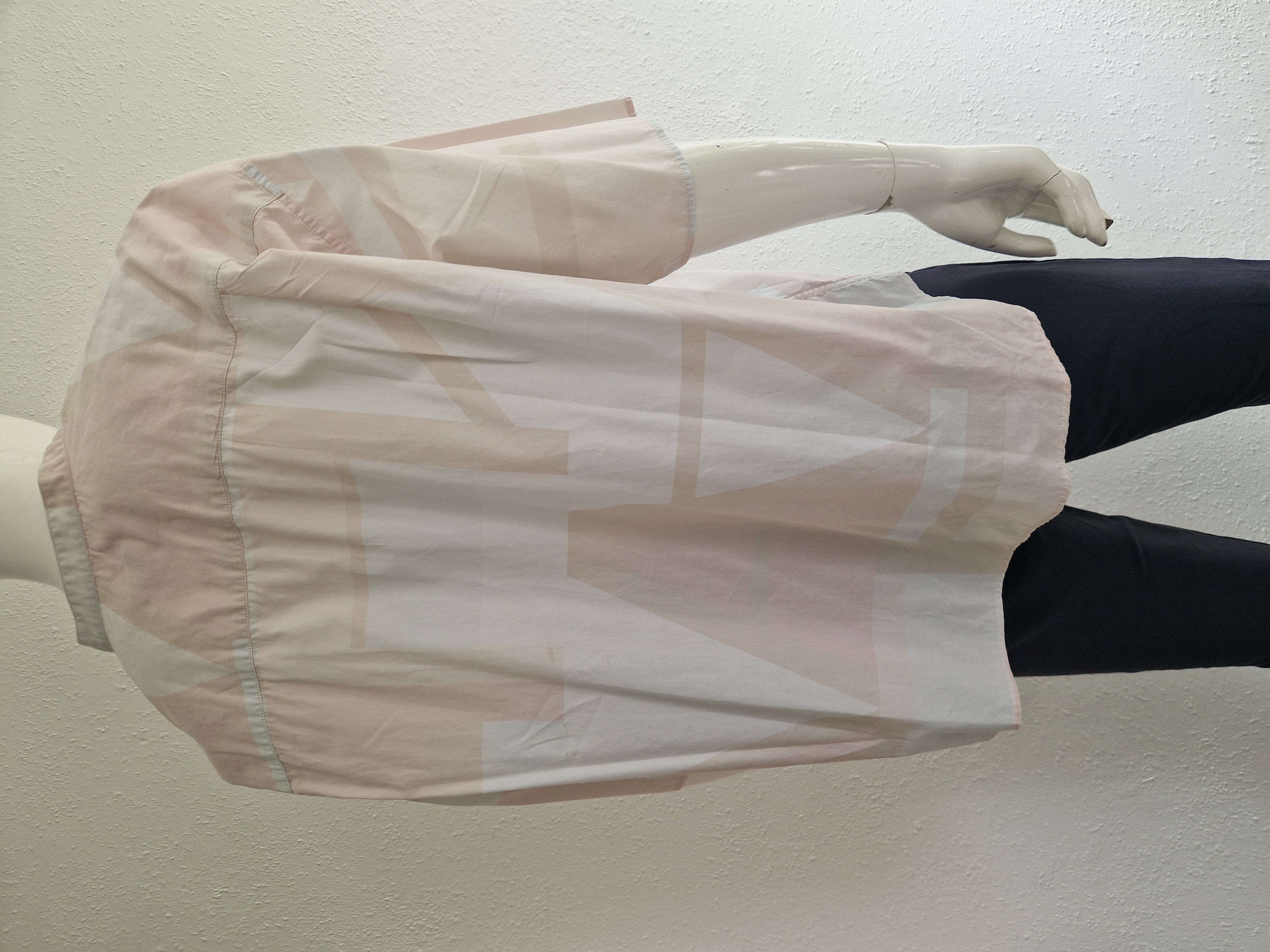 Closed blouse. Maat S/M. Wit/roze.