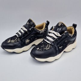 Twinset Milano sneakers. Maat 38, Zwart/kant.