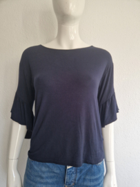 No Man's land top. Maat S. Donkerblauw.