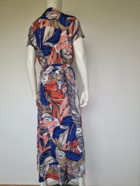 Batida jurk met kleurrijke print. Maat 5.