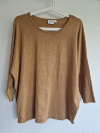 Saint Tropez trui. Maat L. Karamel.
