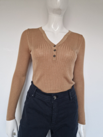 Tommy Hilfiger top met V-hals. Maat M. Camel.