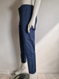 Closed cropped chino. Maat 31,Blauw.
