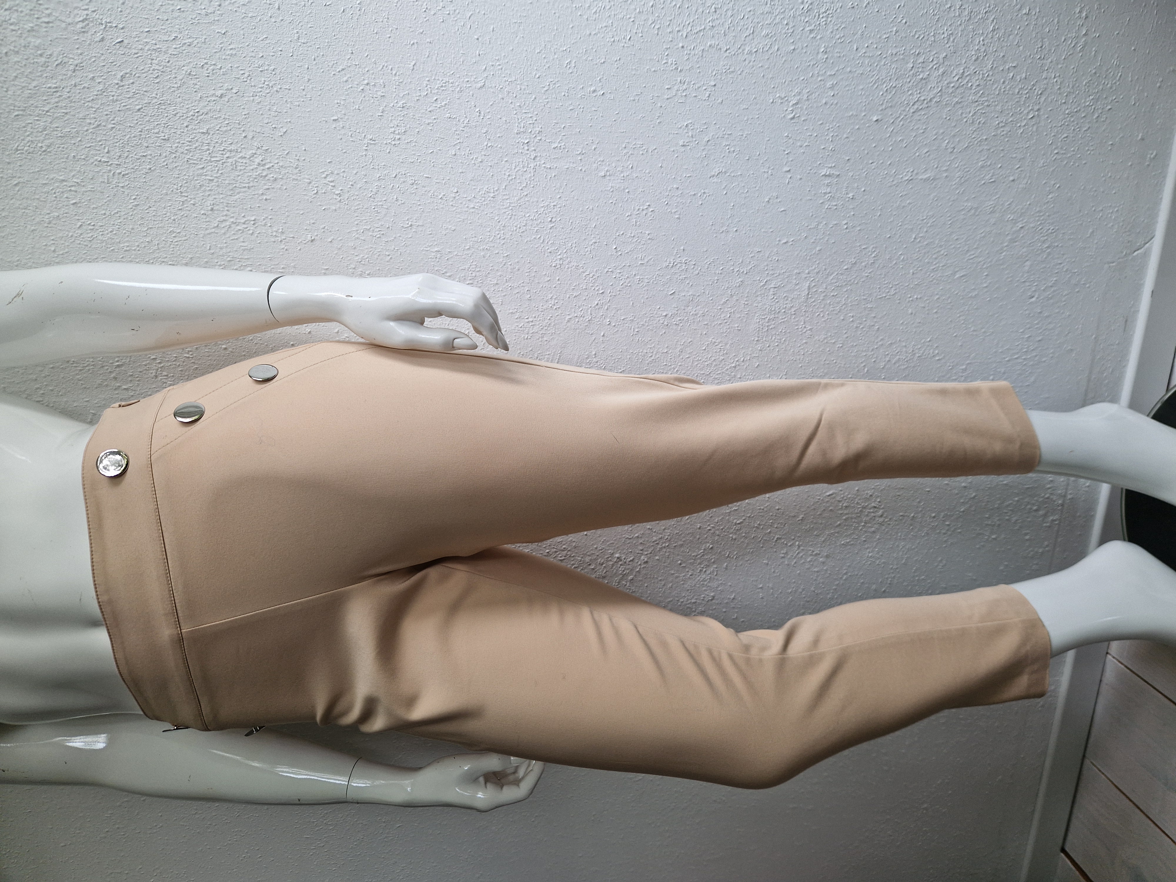 Caroline Biss cropped pantalon. Maat 42. Beige