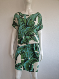 Ambika zomerjurk. Maat M. Bladerenprint.