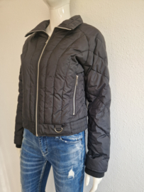 Benetton jack. Maat M. Zwart.