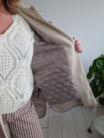 Modström shacket. Maat S. Beige.