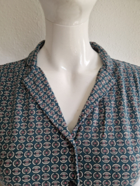 King Louie blouse. Maat M. Groen/print.