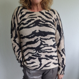 Gebreide trui met dierenprint. Maat S/M.Kasjmier