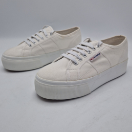 Superga sneakers. Maat 40. Wit.