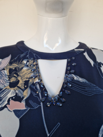 K-Design jurk. Maat L. Donkerblauw/bloemenprint.