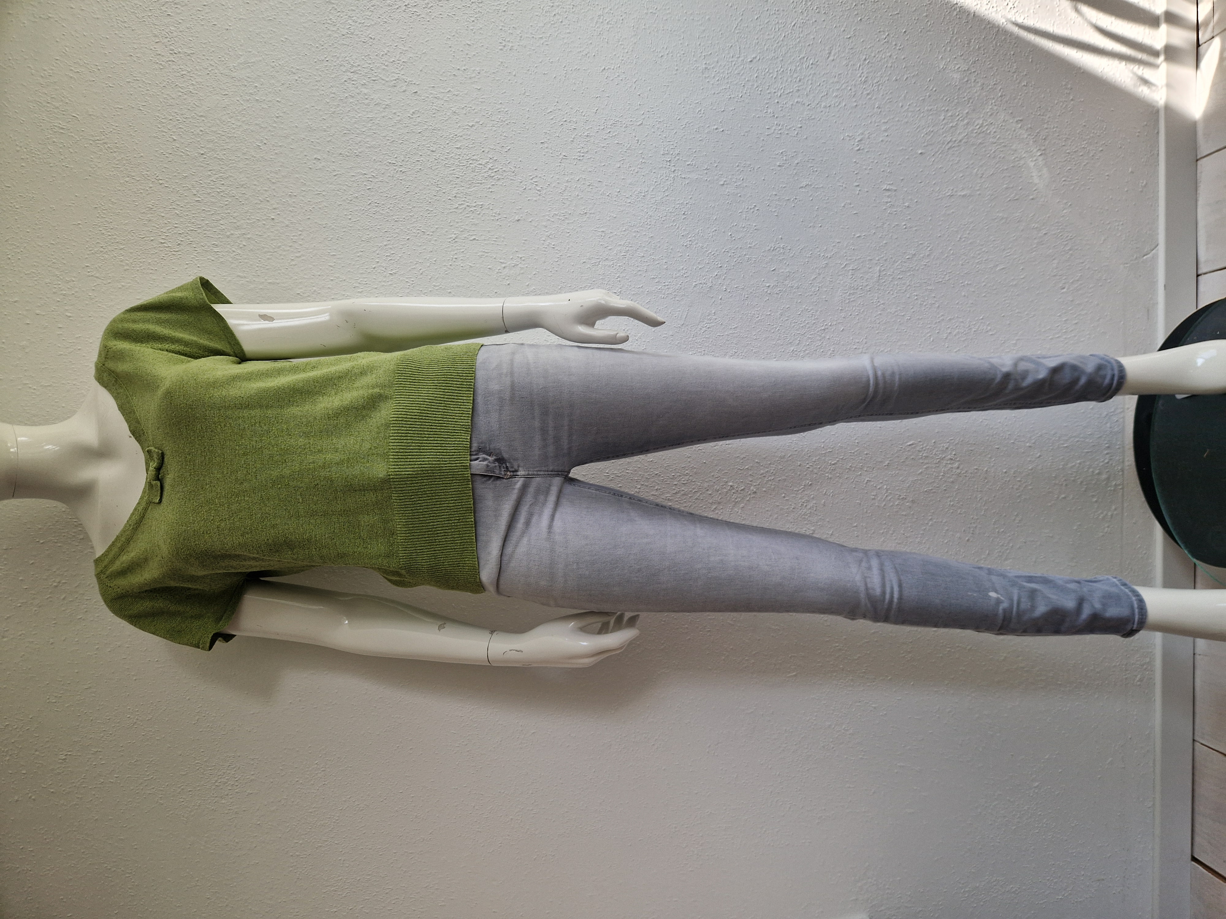 King Louie spencer met V-hals. Maat XL. Groen/lurex.