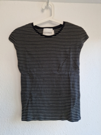 Closed shirt. Maat S. Zwart/wit gestreept.