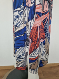 Batida jurk met kleurrijke print. Maat 5.