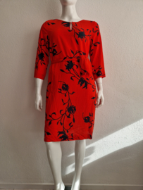 Kyra jurk. Maat 42/44, Rood/donkerblauw/print.