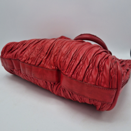 Bally schoudertas Caryne. Rood/gerimpeld leer.