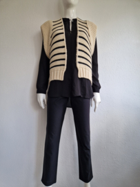 Summum mouwloos vest. Maat S. Crème/zwart.