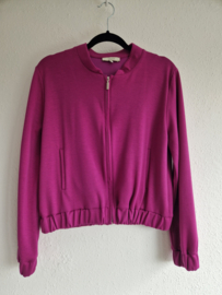 Saar vest/bomberjasje. Maat L. Fuchsia.