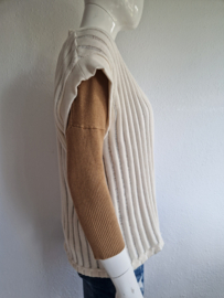 Rita Row mouwloos vest. Maat XS/S. Crème/katoen.