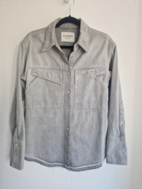 Closed Fitted Utility shirt. Maat M. Lichtgrijs