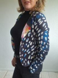 Lizzy & Coco reversible jasje. Maat M. Kleurrijke print