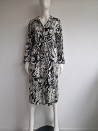 Juffrouw Jansen midi jurk. Maat L. Zwart/offwhite/print.