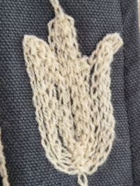 By Staer vest Isolde. Maat M. Antraciet/beige/ Suzani