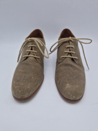 Ellen:Truijen veterschoenen. Maat 39, Suède/ greige