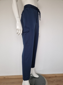 Closed Morri cargo broek. Maat M. Blauw.