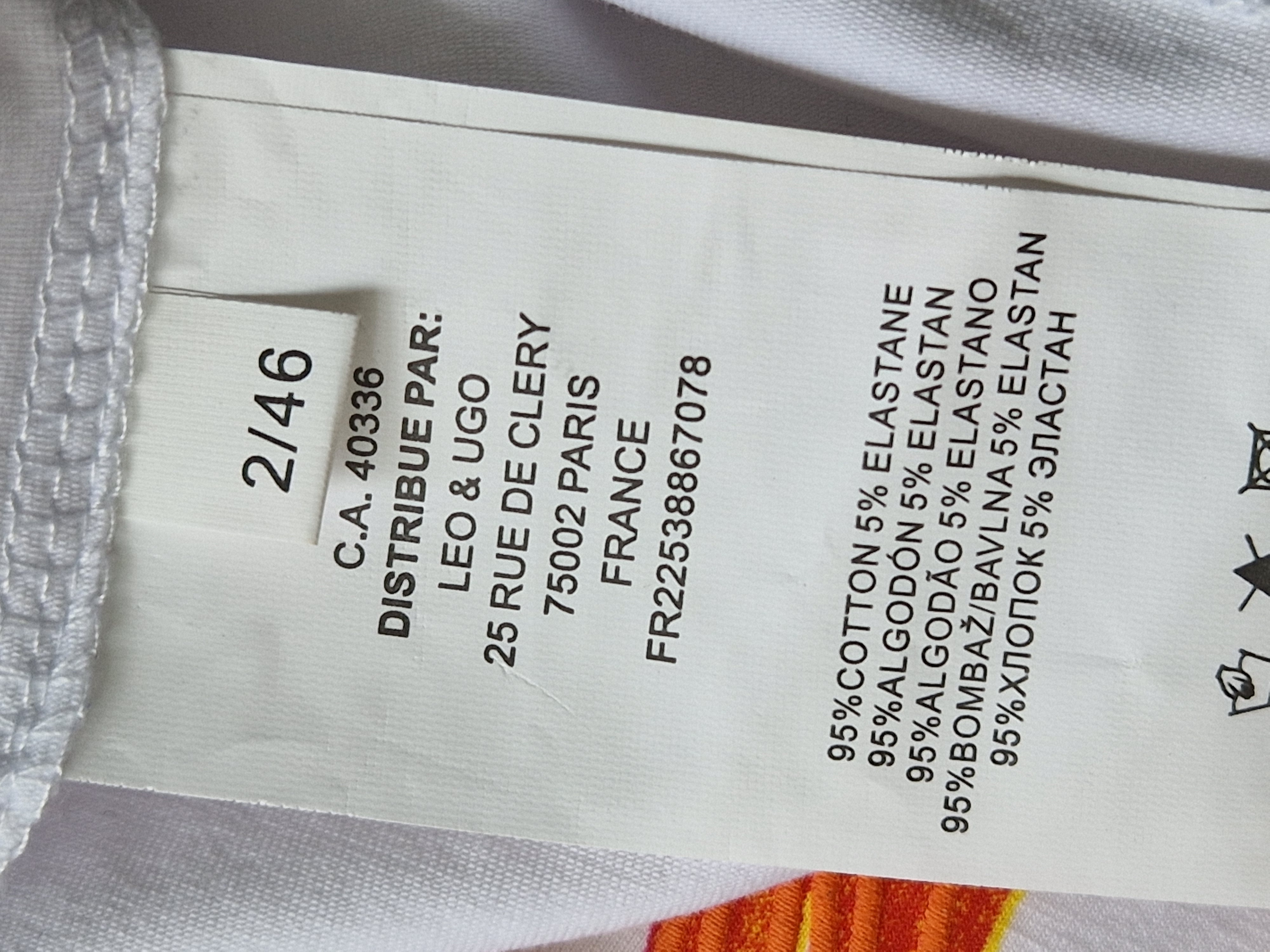 Leo & Ugo shirt met V-hals. Maat 2, Wit/kwastjesprint.