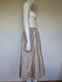 Project AJ117 gewatteerde midi rok in zandkleur. Maat XL