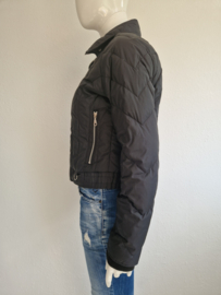 Benetton jack. Maat M. Zwart.