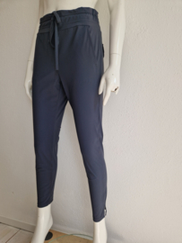 Studio Anneloes pantalon. Maat S. Grijs/travelstof.