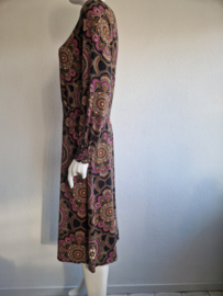 Geisha jurk met turtleneck. Maat 40. All over print.
