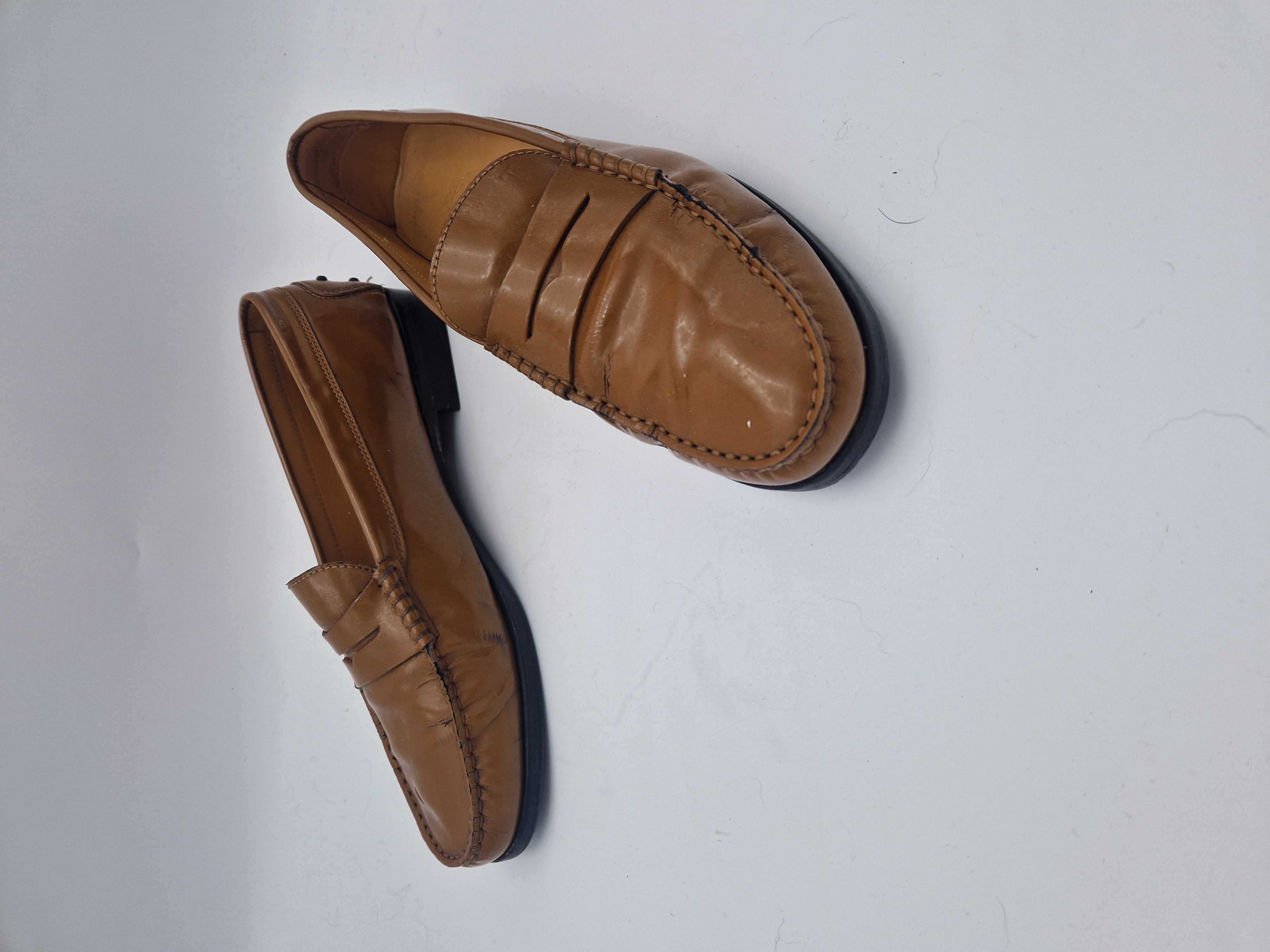 Tod's loafers. Maat 12, Karamel/lakleer.