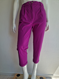 Jane Jushka  cropped pantalon. Maat L. Roze/ travelstof.