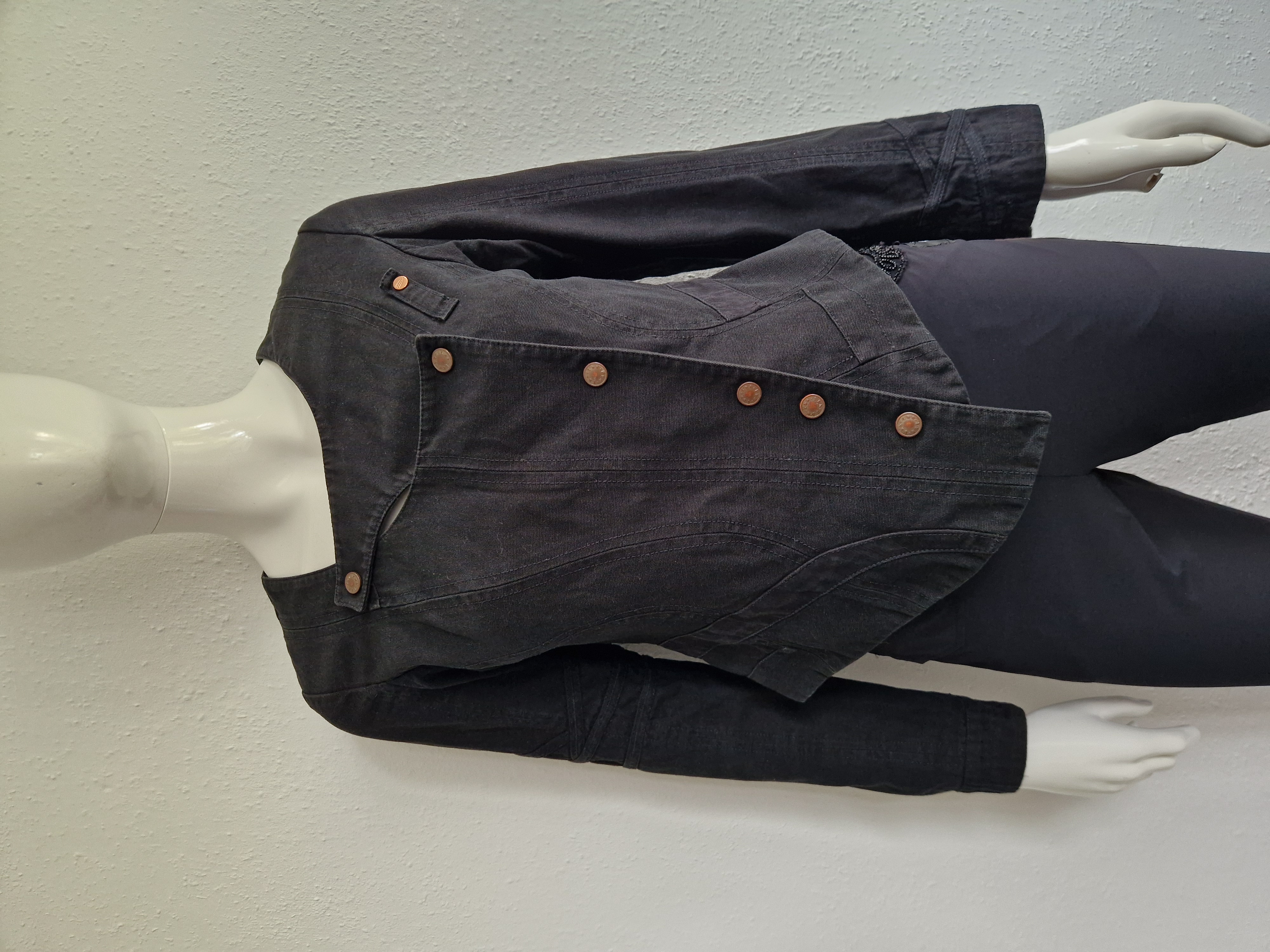 La Belle Histoire denim jasje. Maat 38, Zwart