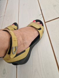 Wolky leren sandalen. Maat 41. Mosterdgeel.