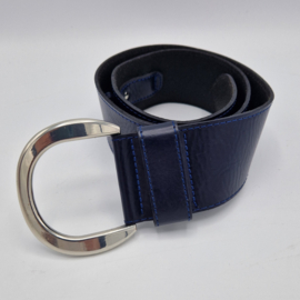 Blauw leren riem. 85 cm.