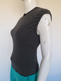 Closed shirt. Maat S. Zwart/wit gestreept.