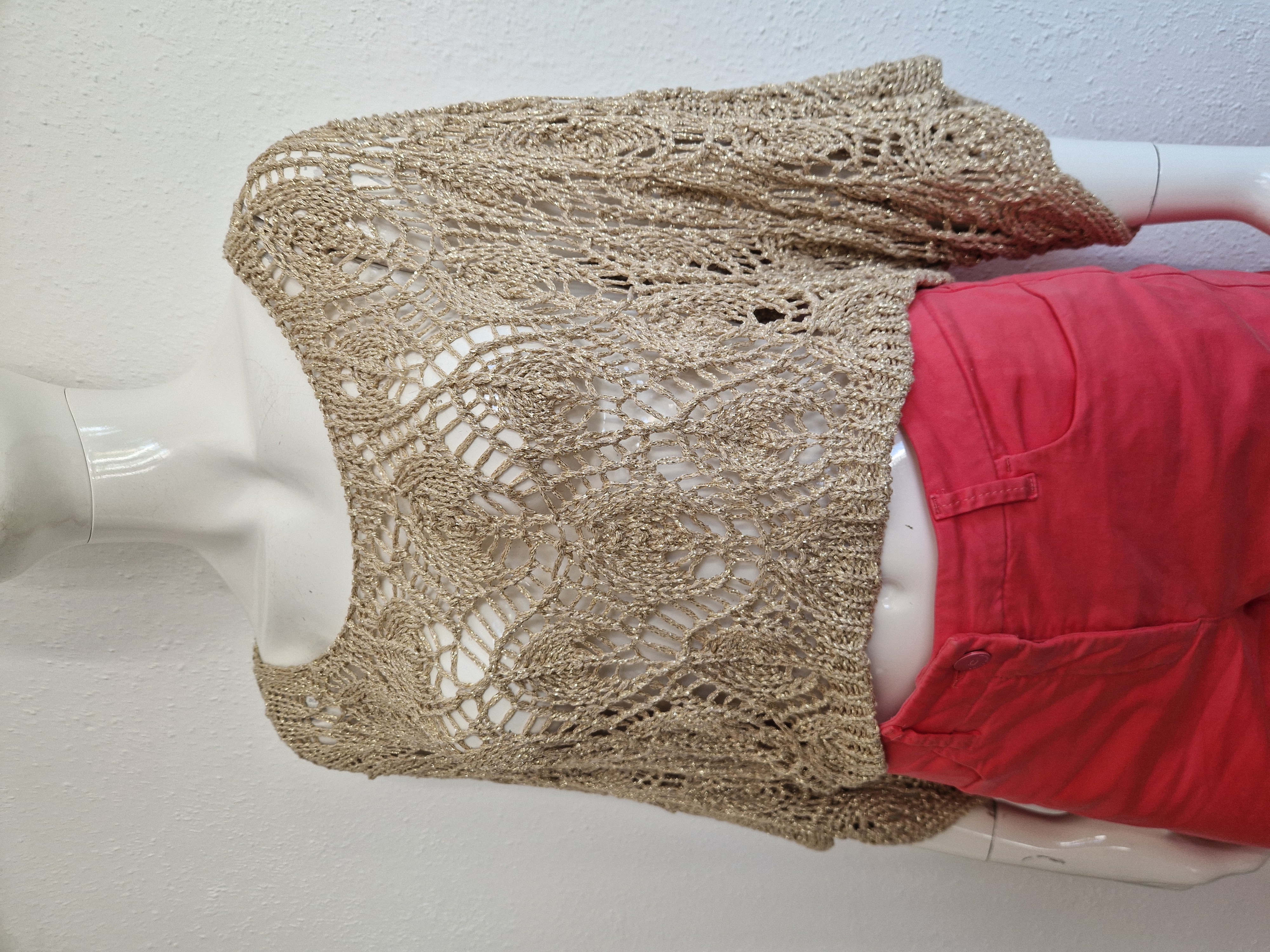 New Collection top. Maat AS, Goudkleurig