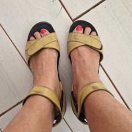 Wolky leren sandalen. Maat 41. Mosterdgeel.